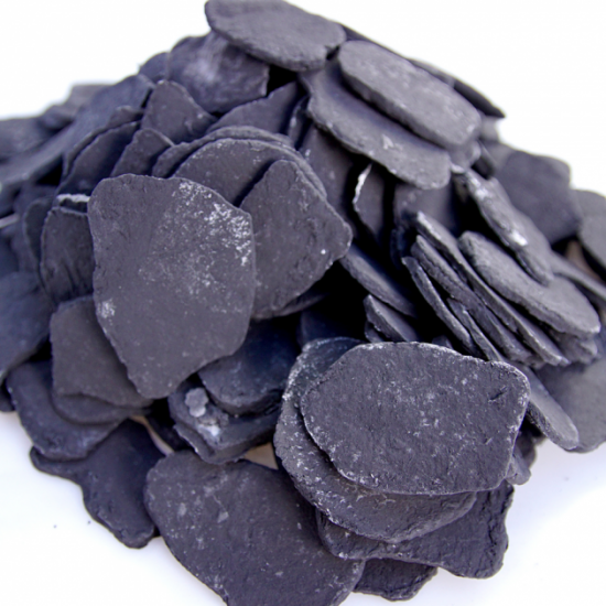 Decorative black ceramic Kratki pellets