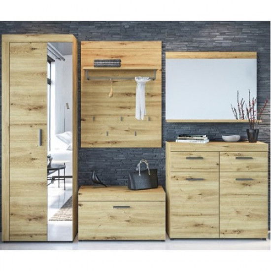 Shoe cabinet in the hallway made of Focus Sokme chipboard artisan oak