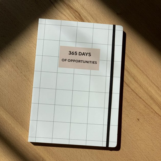 Planner A5+ 365 days 16x23 cm without spreads for a week