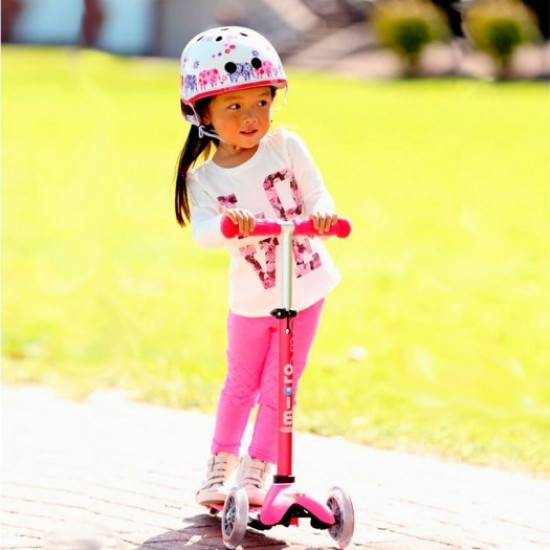 Three-wheel scooter Mini Micro Mini Deluxe Pink (MMD003) (not luminous wheels) pink